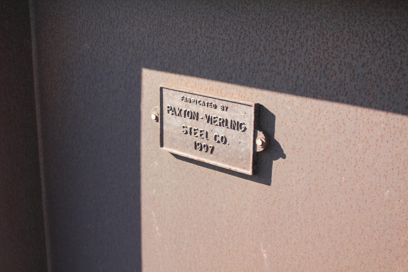 Plaque on north/west track span